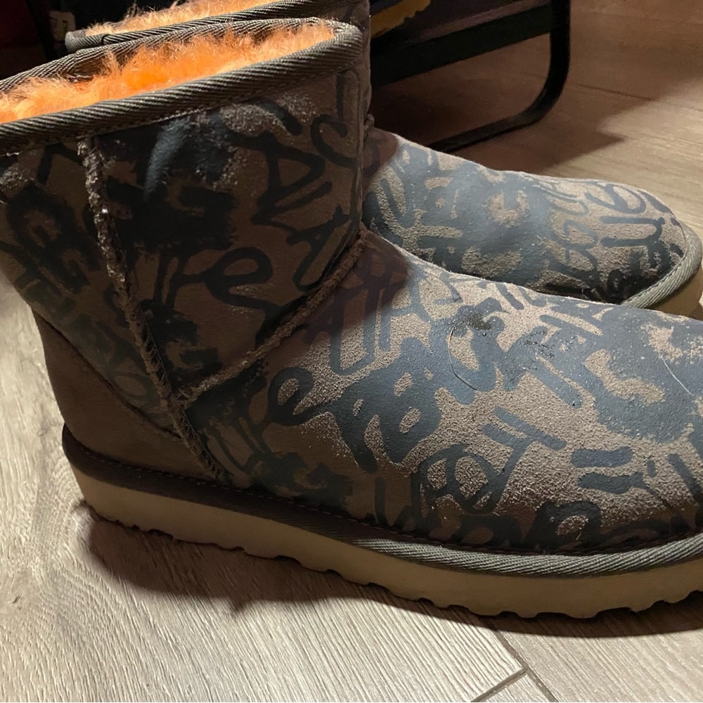 UGGS